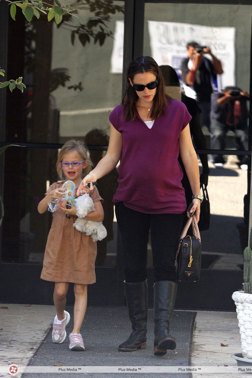 Jennifer Garner takes her daughter Violet Affleck to the dentist | Picture 112711